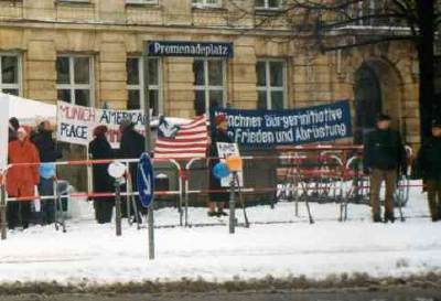 Gegenaktionen Siko 2001 vor dem Bayerischen Hof!